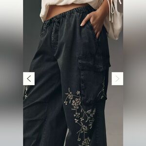 Anthropologie pilcro washed Black Cargo Pants with Floral Embroidery🖤🤍